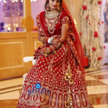 Pin by Sukhpreet Kaur 🌹💗💞💖💟🌹 on Bride | Indian bride photography poses,  Indian wedding photography poses, Indian wedding poses